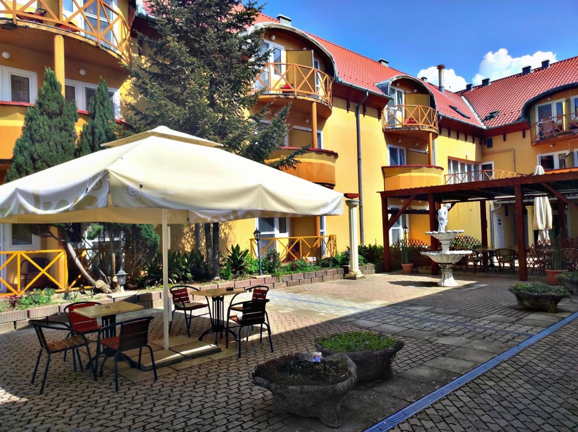 Atrium Hotel Harkány Buitenkant foto