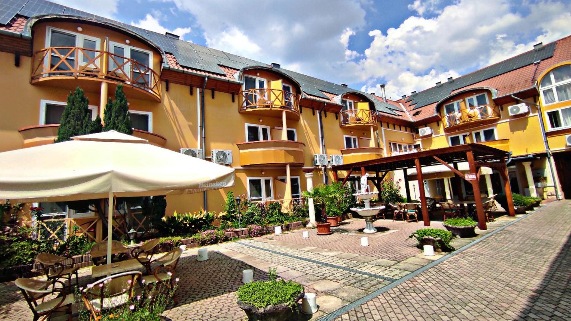 Atrium Hotel Harkány Buitenkant foto
